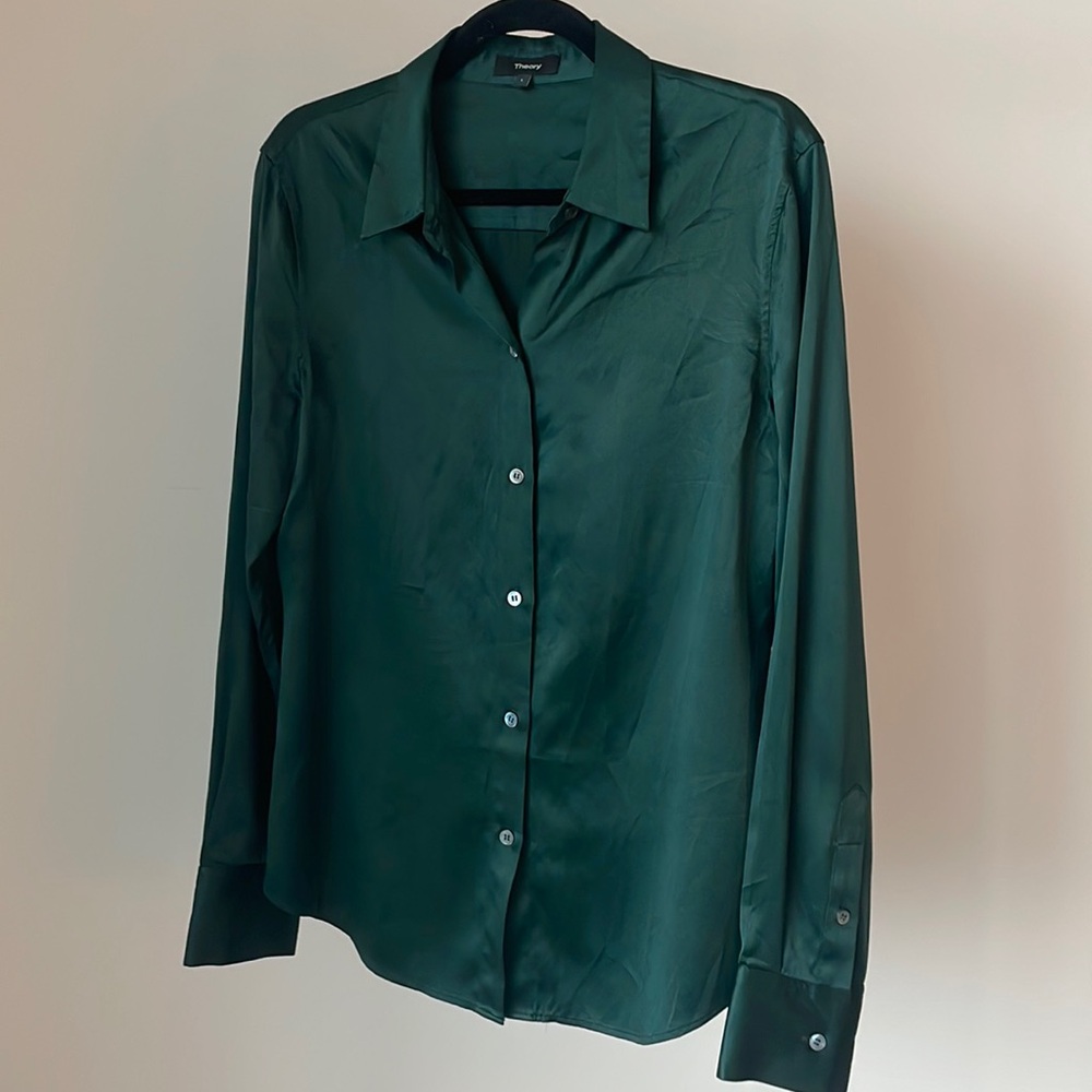 Theory green 98% Silk blouse size Large fits 6/8